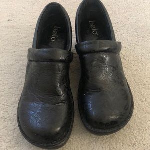 Bolo clogs - like new